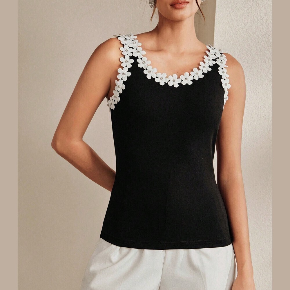 Black Knit White Daisy Applique Scoop Neck Slim Fit Tank Top